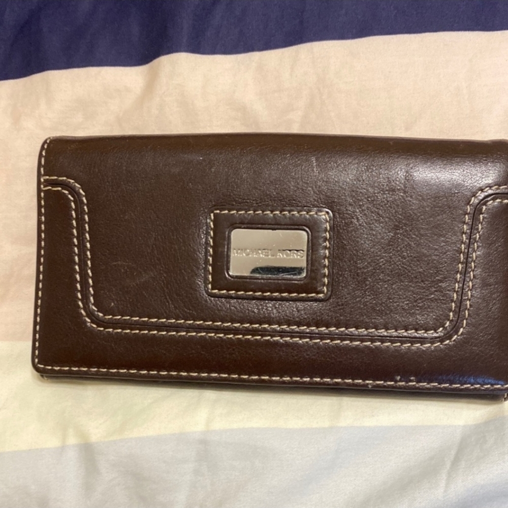 Michael kors brown wallet